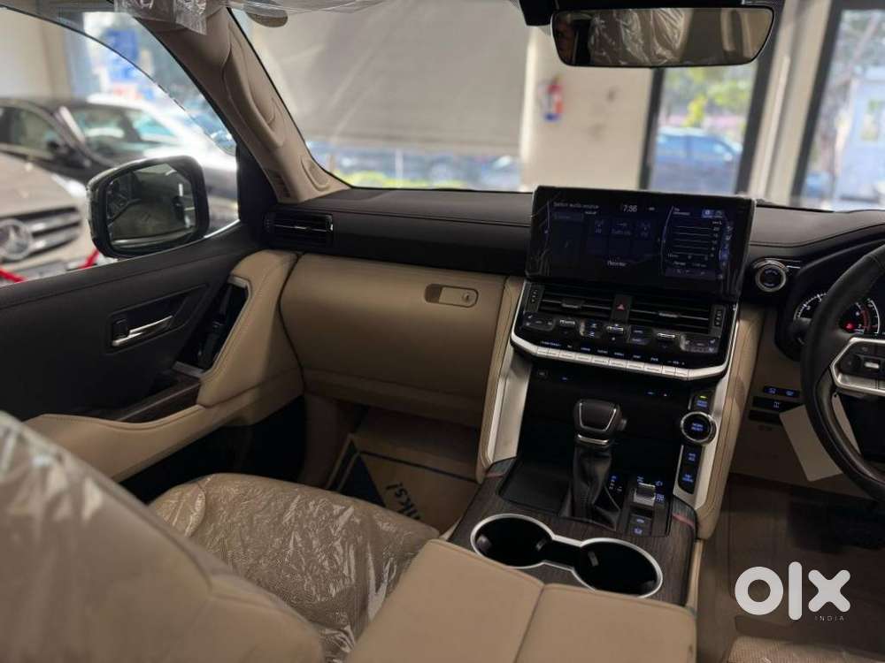Toyota Land Cruiser Zx Petrol, 2025, Petrol