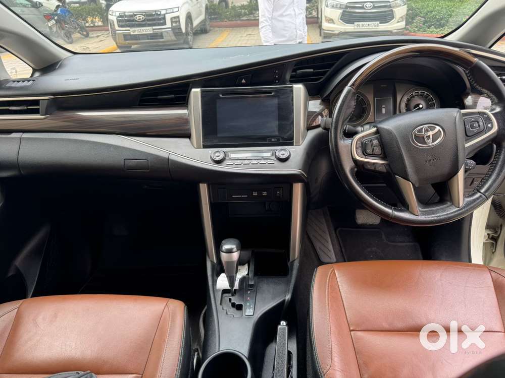 Toyota Innova Crysta 2.8z Automatic, 2018