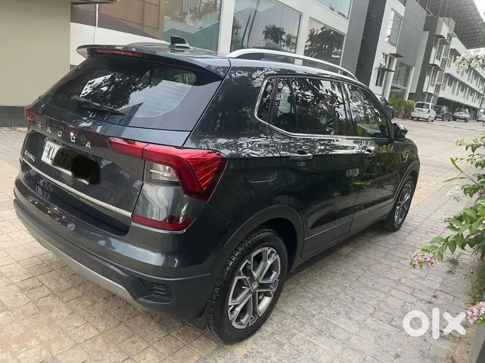 Lady Drove Skoda Kushaq Style Varient