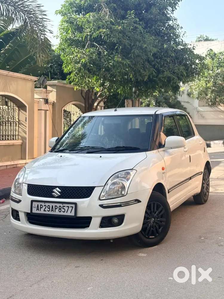 Maruti Suzuki Swift Dlx 2011