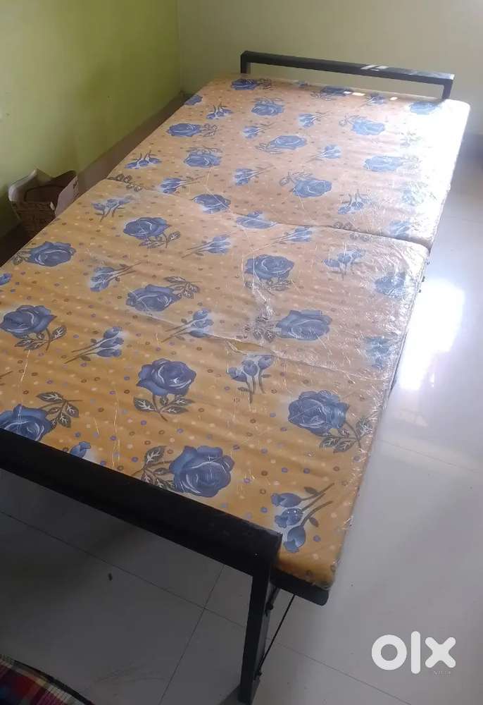 Single Foldable Bed