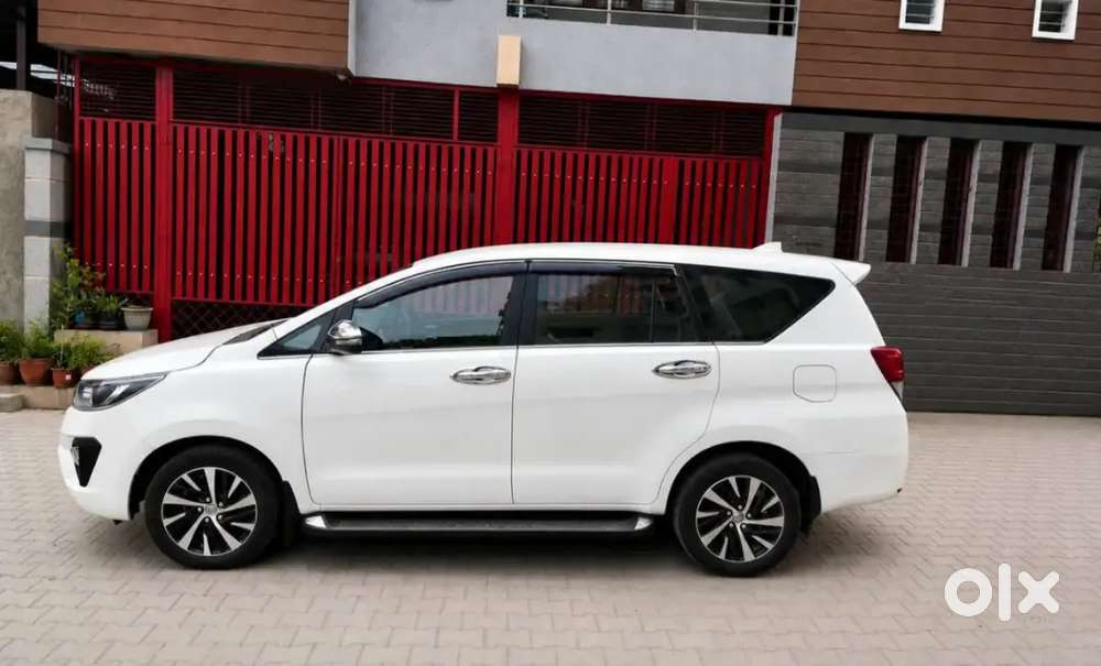 Toyota Innova Crysta 2.4 Z 2022