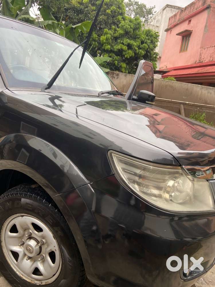 Tata Safari Storme 2015