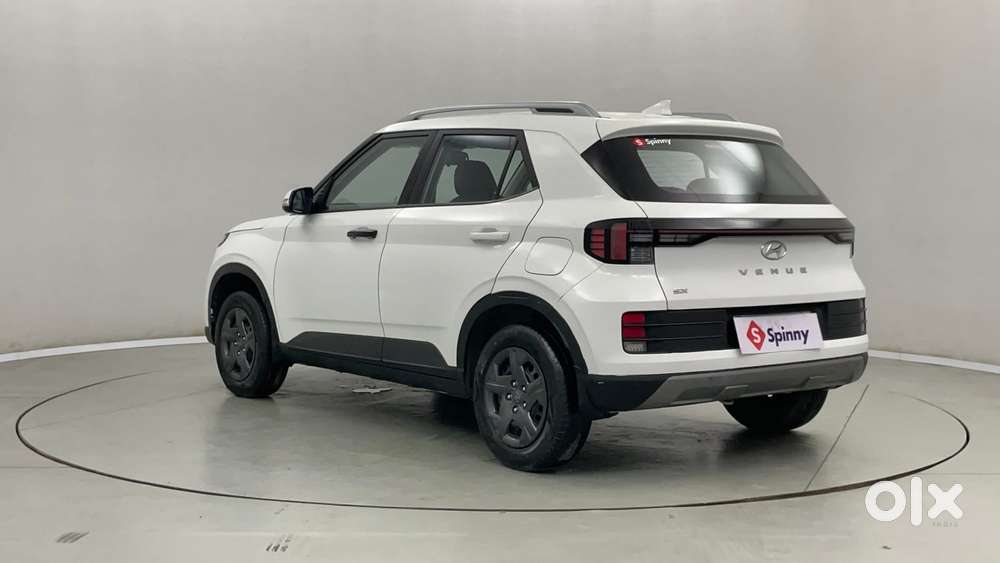 Hyundai Venue Sx, 2023, Cng & Hybrids
