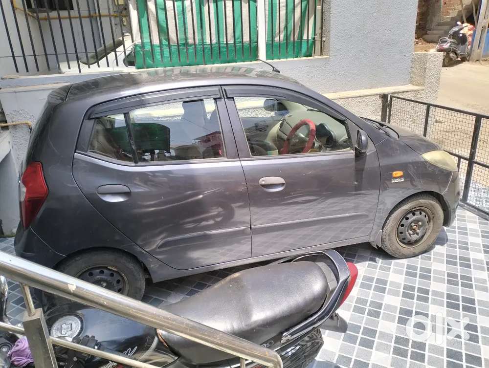 Hyundai I10 2011 Cng & Petrol Well Maintained