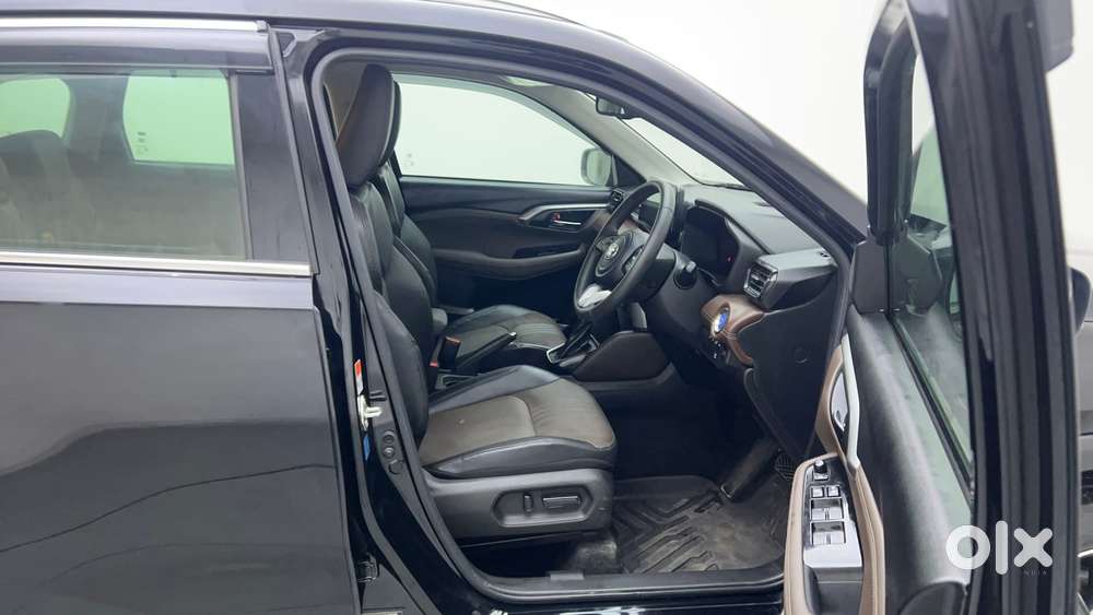 Toyota Urban Cruiser Hyryder 1.5 V Hybrid, 2025, Cng & Hybrids