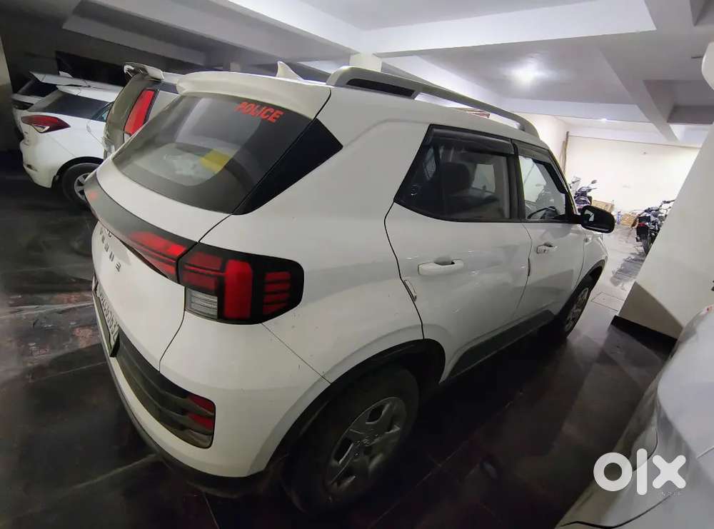 Venue Car Petrol 1.2 E