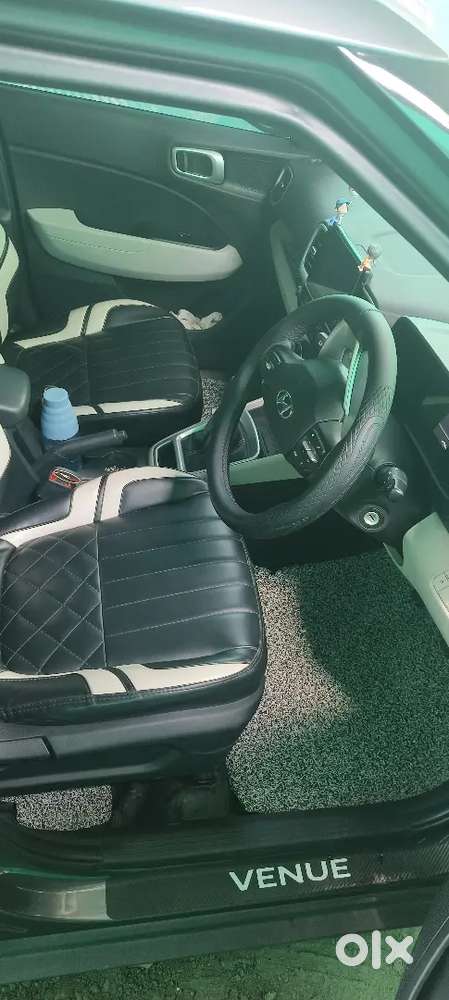 Hyundai Venue 2025 Petrol Well Maintained