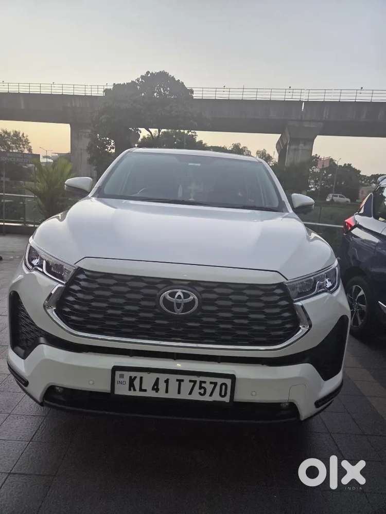 Toyota Innova Hycross