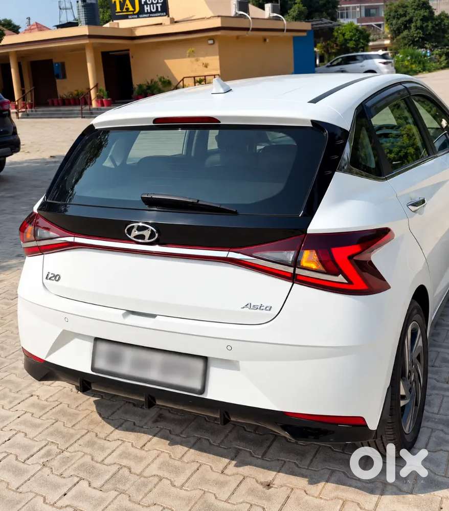 Hyundai I20 Asta Petrol 2023 Sunroof (white Colour)