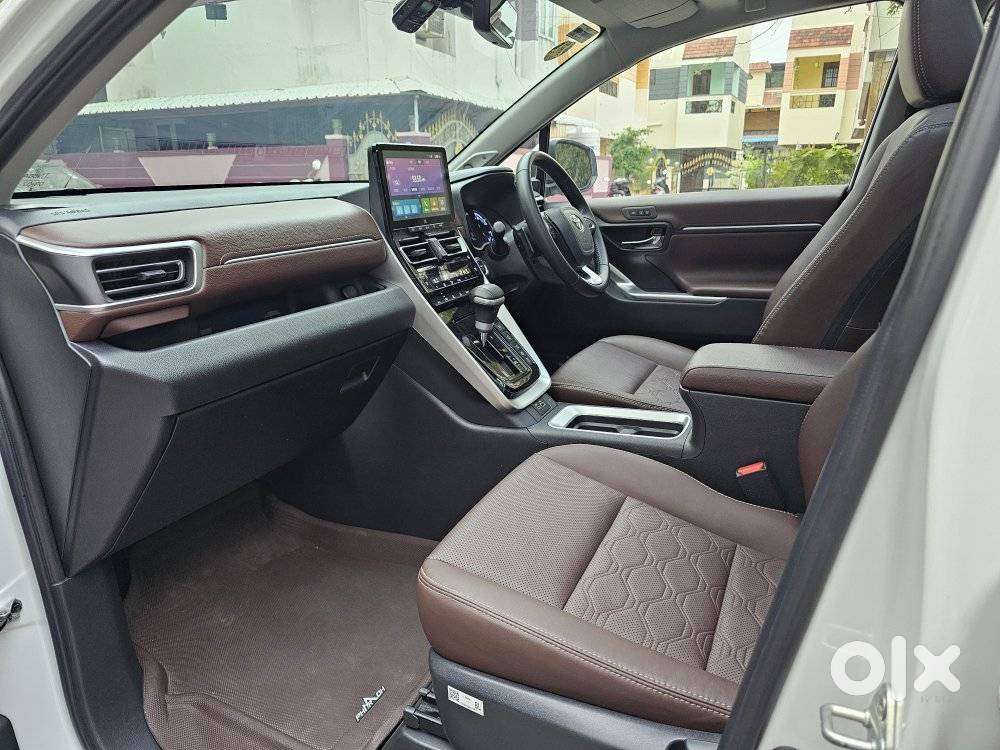 Toyota Innova Hycross 2.0 Zx Hybrid 7 Str, 2024, Cng & Hybrids