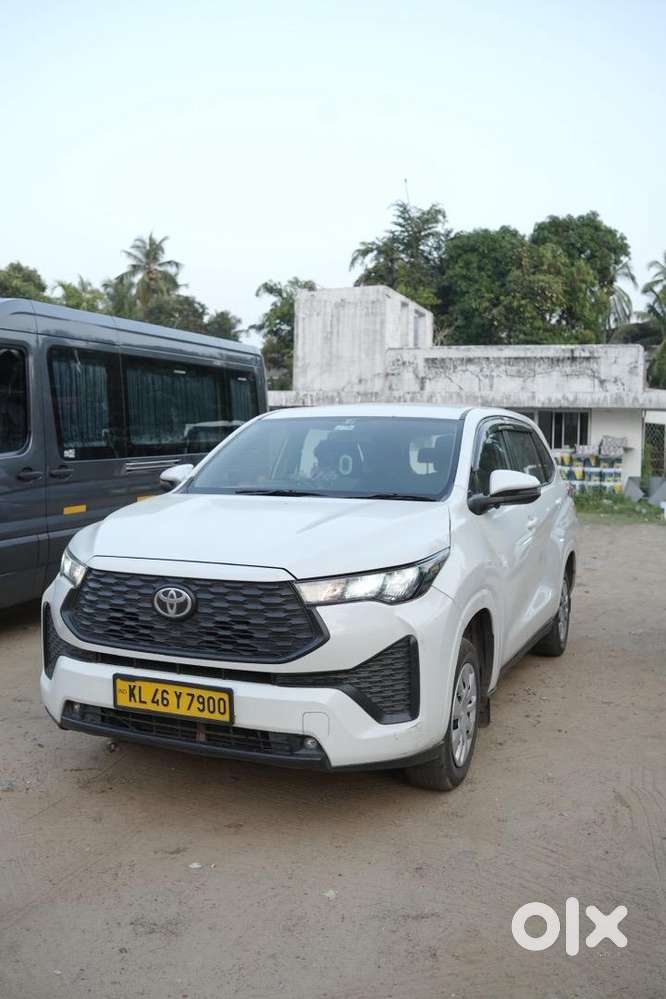 Toyota Innova Hycross 2023 Petrol Good Condition