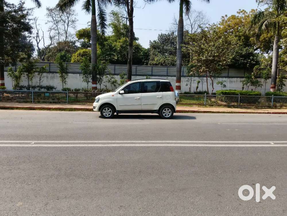 Mahindra Quanto C8 Top Model 2014