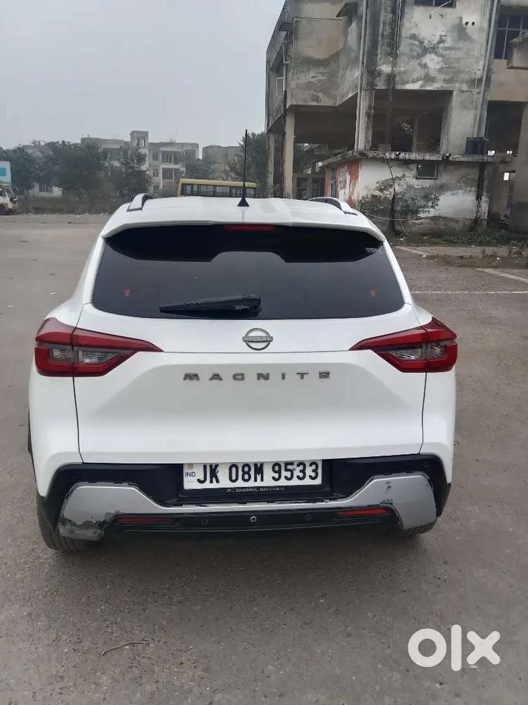Nissan Magnite 1.0 2023 Xe Automatic Model