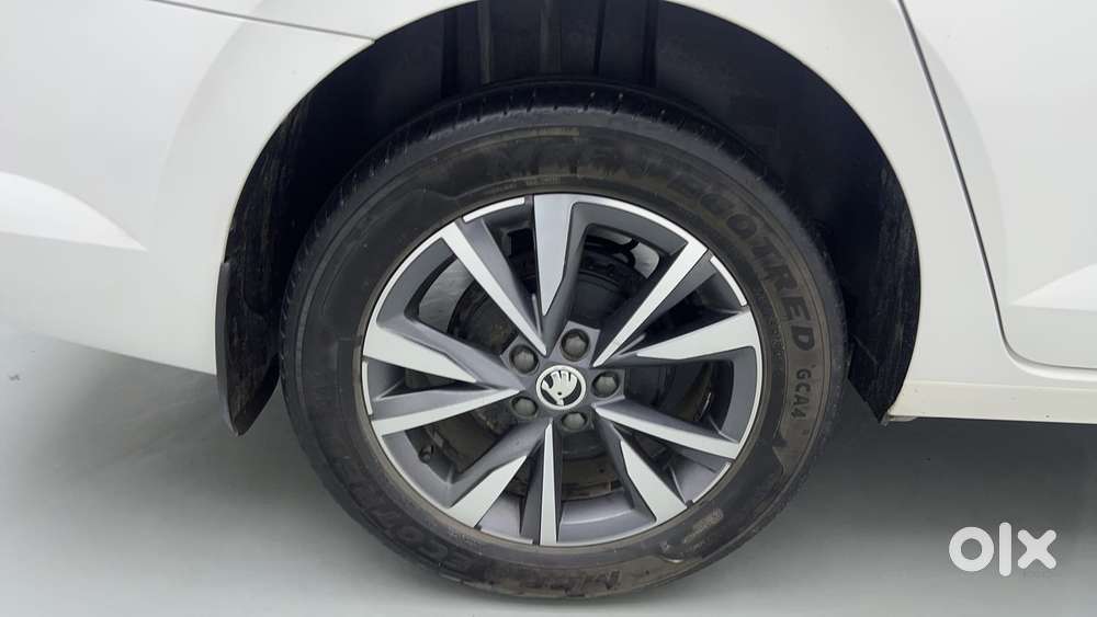 Skoda Slavia Style 1.0l Tsi At, 2023, Petrol