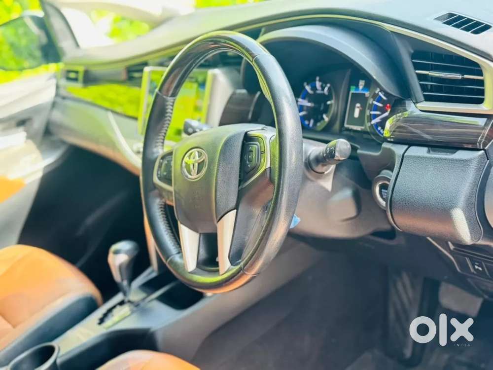 Toyota Innova Crysta 2.8 Zx At 7 Seater, 2016, Diesel