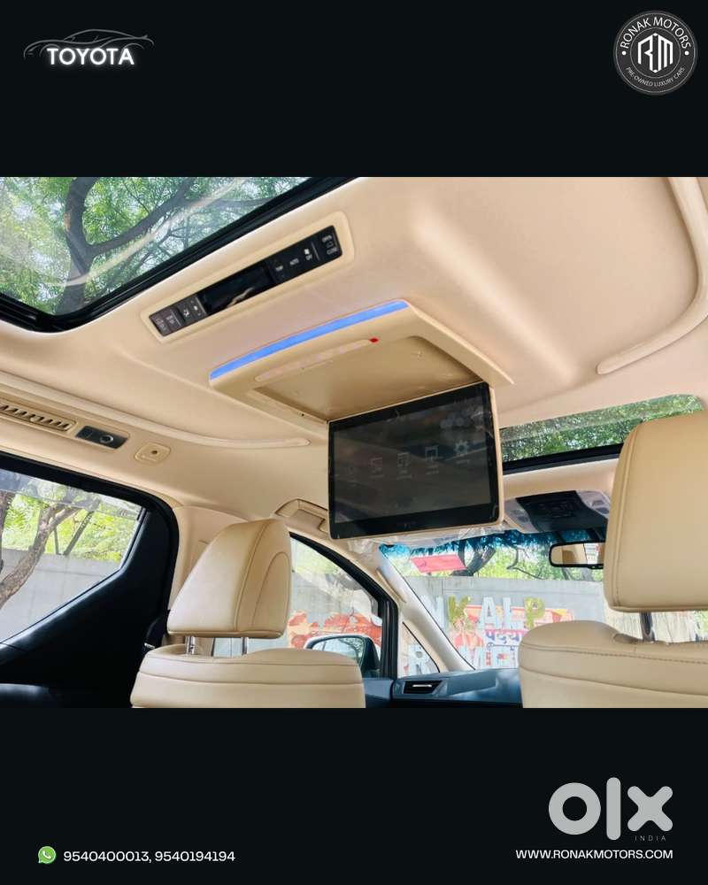 Toyota Vellfire 2.5 Executive Lounge, 2022, Petrol