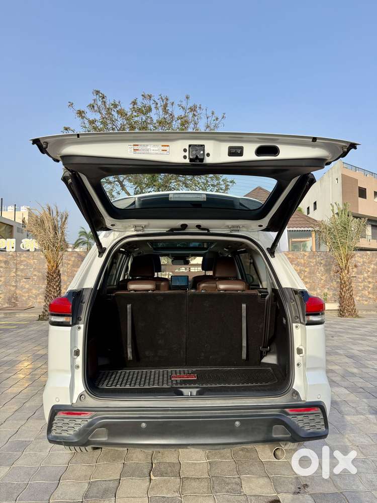 Toyota Innova Hycross 2.0 Zx Hybrid 7 Str, 2023, Petrol