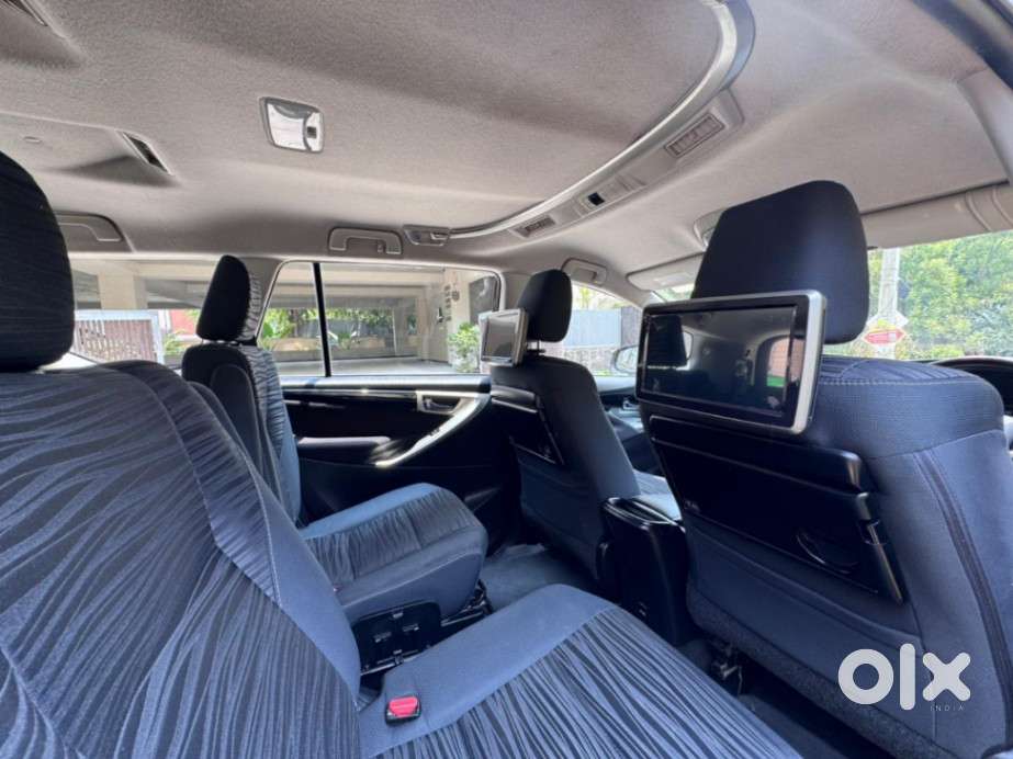 Toyota Innova Crysta 2.4 V 7 Str, 2017, Diesel