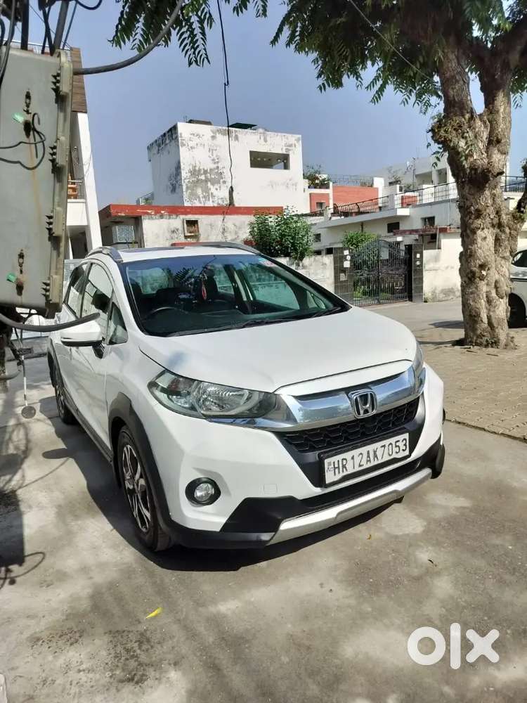 Very Good Car With Sunroof
