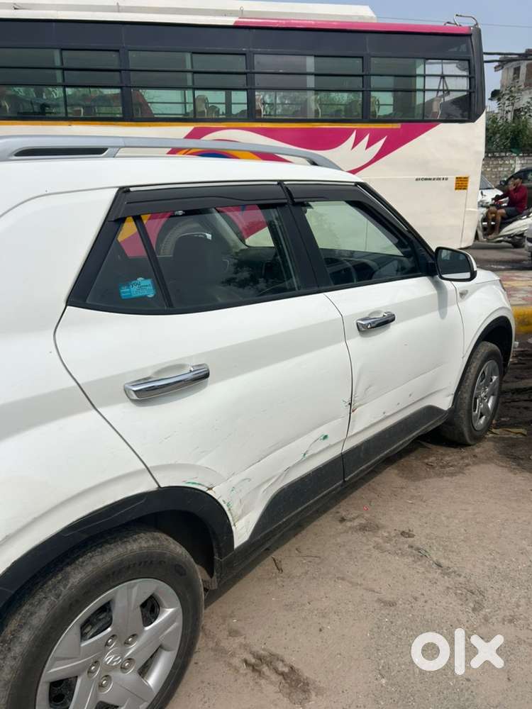 Hyundai Venue Petrol 2022