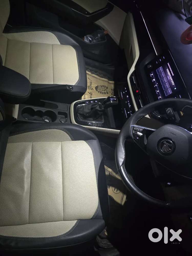 Skoda Slavia Style 1.0  Tsi At Red