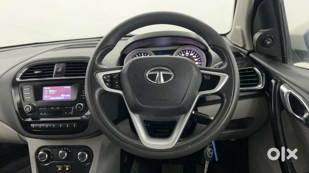 Tata Tiago Xza, 2017, Petrol