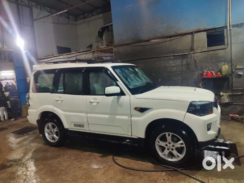 Mahindra Scorpio 2.2 S10 At 2016