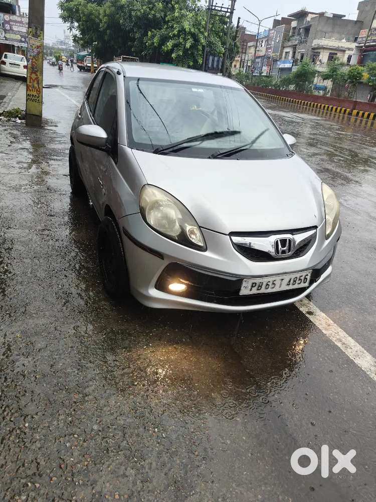 Honda Brio V Automatic 2012