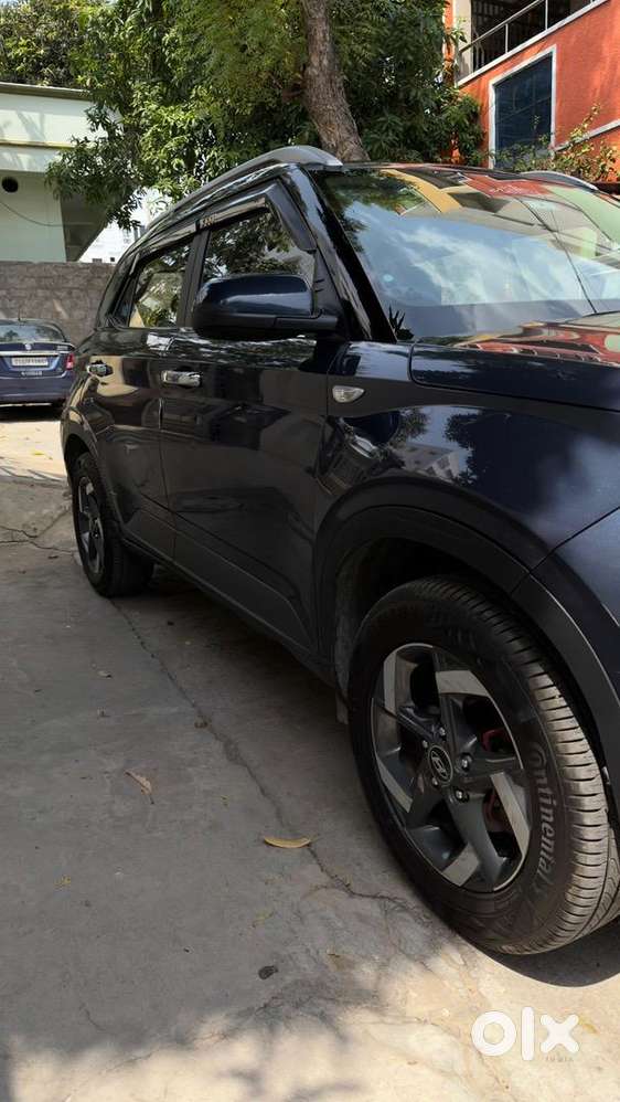 Hyundai Venue 2020 Petrol 64100 Km Driven