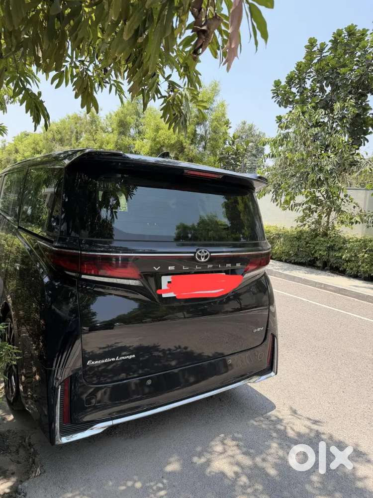 Toyota Vellfire 2024 Executive Lounge Hev Well Maintained