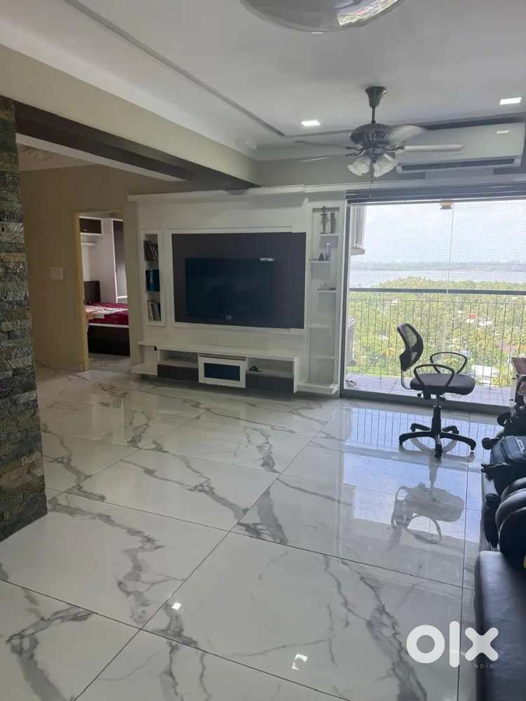 2BHK in Marine Drive