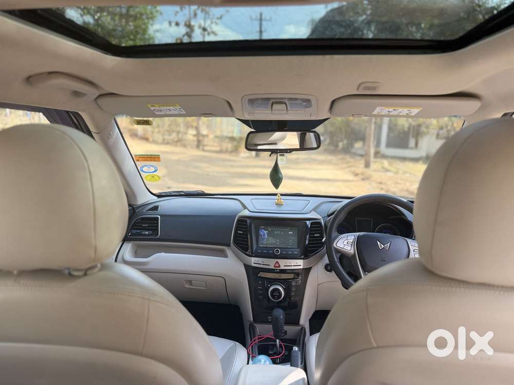 Mahindra Xuv300 1.2 W8 (o) Amt Dual Tone Petrol, 2023, Petrol