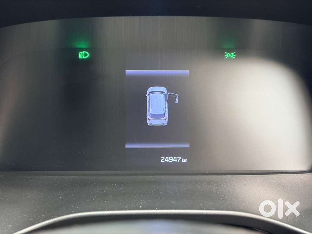 Kia Carens 2024 Cng & Hybrids Petrol Manual (25000 Km Driven)