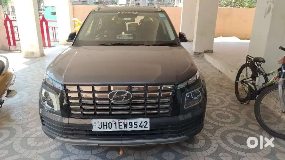 Hyundai Venue 2022 Petrol 35852 Km Driven With Subroof