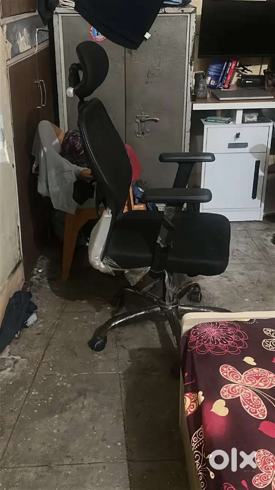 Office chair/ gaming chair with headrest.