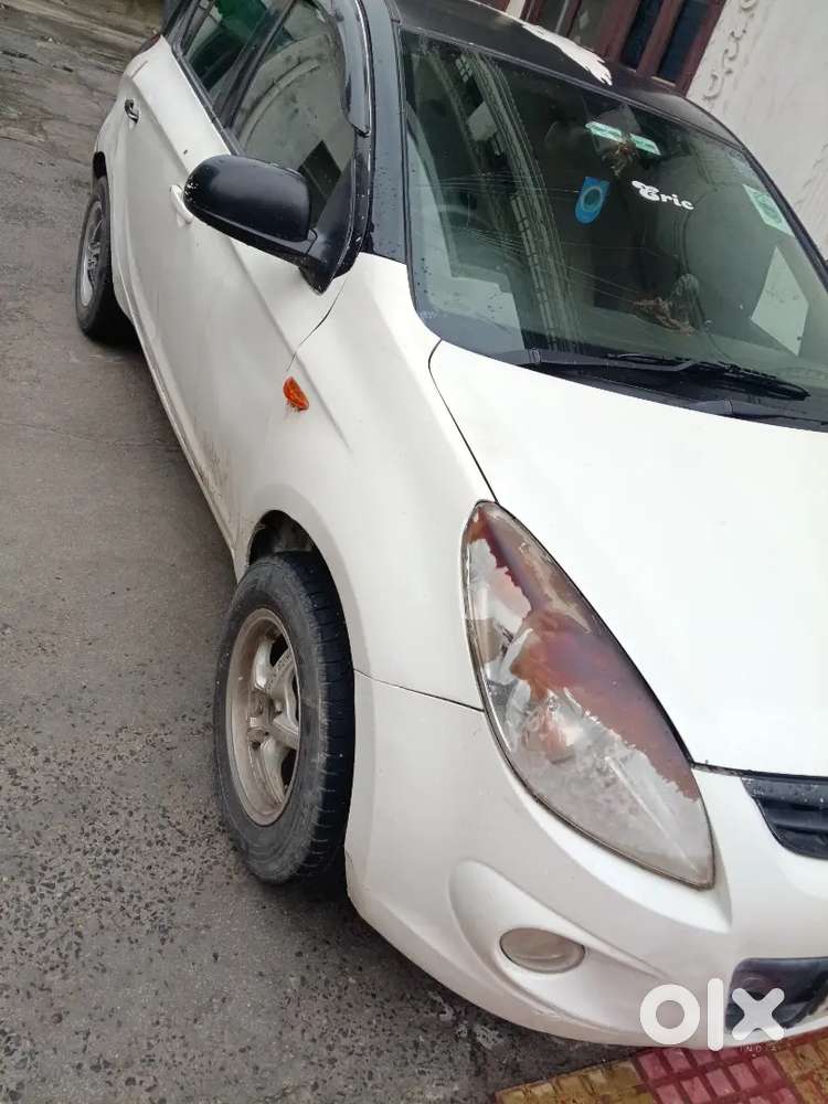 2012 Hyundai I20 Magna At Charon Tyre Nahin Hai Alloy Wheel Tab Screen