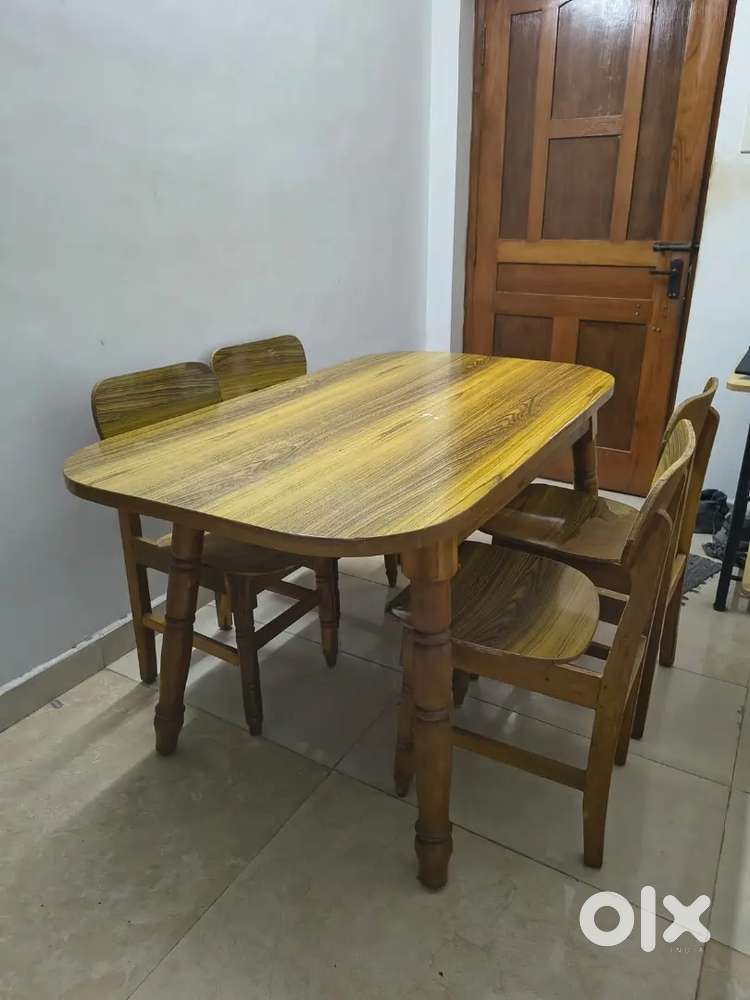 Dinning table with chairs