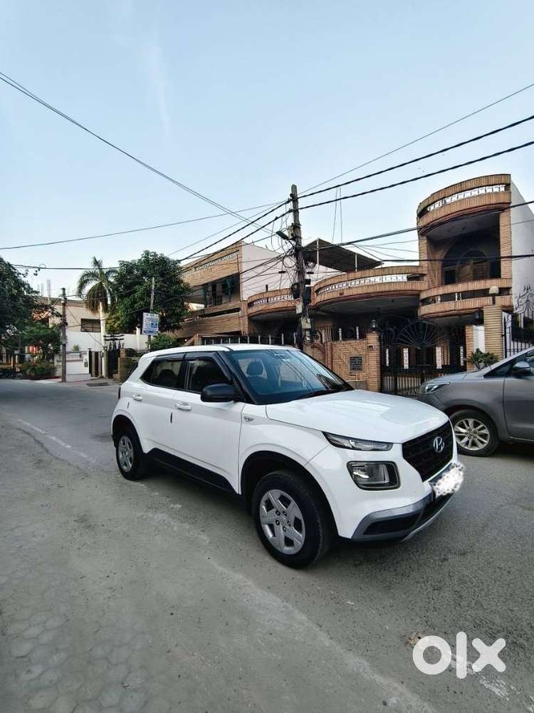 Hyundai Venue E, 2021, Petrol