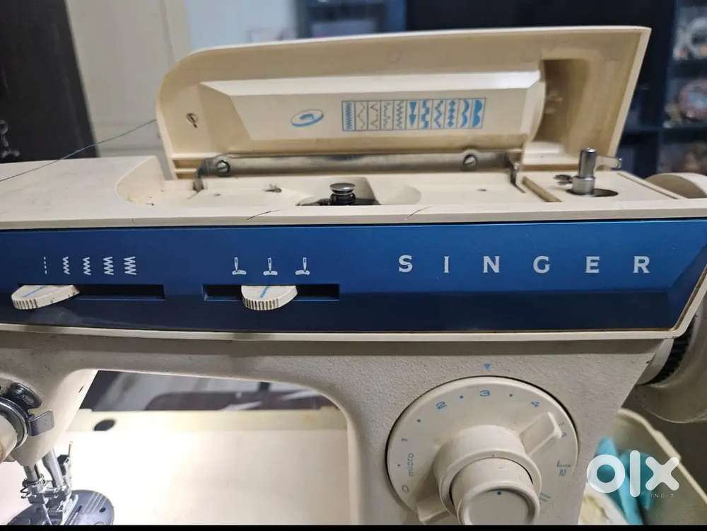 Singer sewing fashion machine  for sale