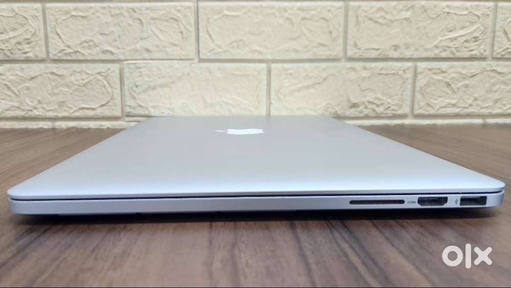 Macbook Pro Retina Mid 2015 15 inch Silver Core i7, 16GB RAM/256GB