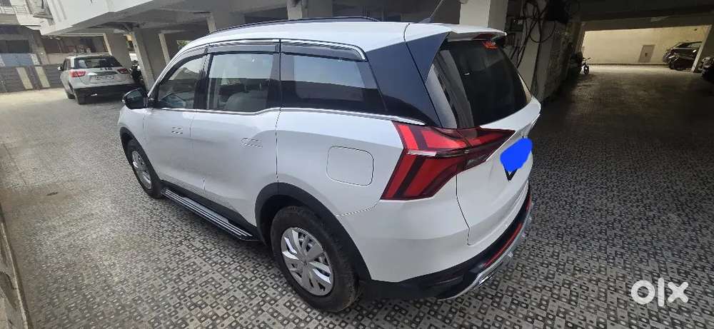 Mahindra Xuv700 Mx Mt 5-seater  1st Owner  27,000 Km  Excellent Con