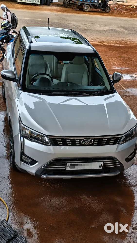 Sbi Officer Owned  Mahindra Xuv300  Top Model  Well Maintained