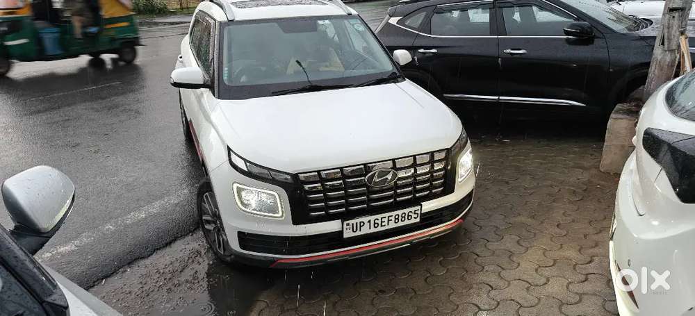 Hyundai Venue 2024 Petrol 25000 Km Driven Noida