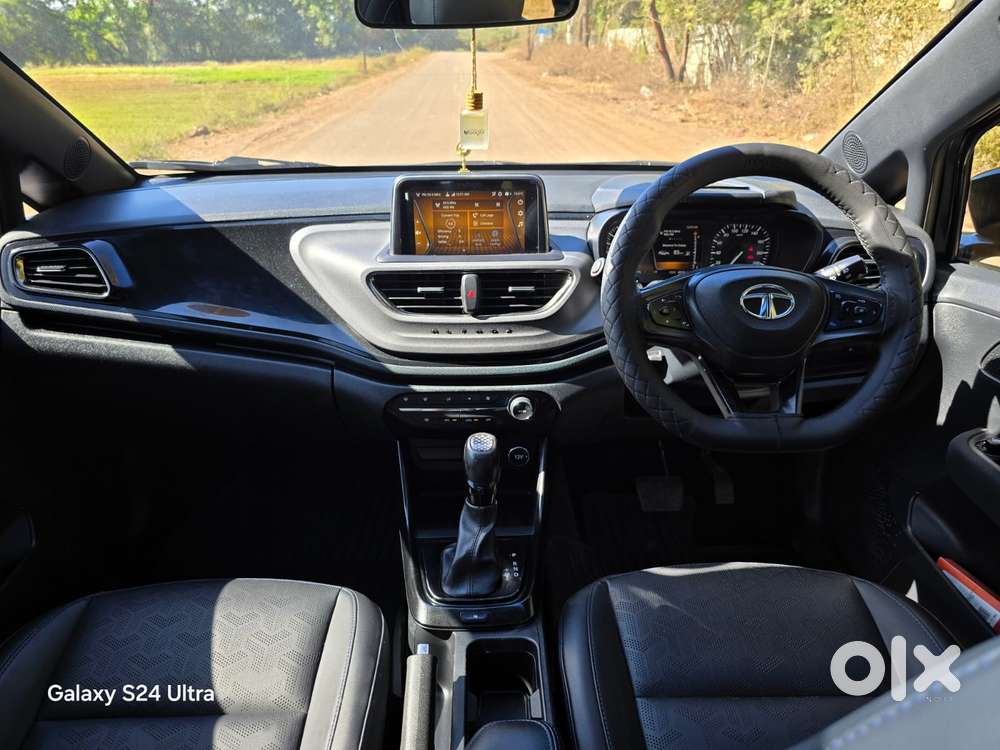 Tata Altroz 1.2 Xza Plus Dark Edition Dct, 2023, Petrol