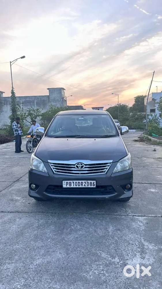 Toyota Innova 2012
