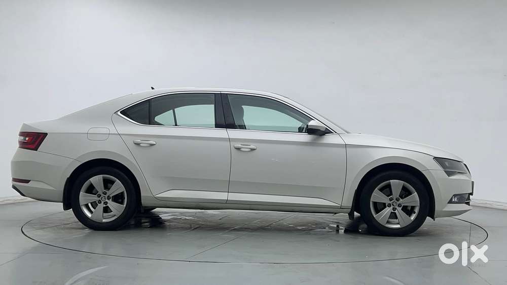 Skoda Superb [ ] 1.8 Style Tsi At, 2019, Petrol