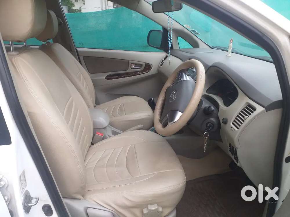 Toyoto Innova White Color