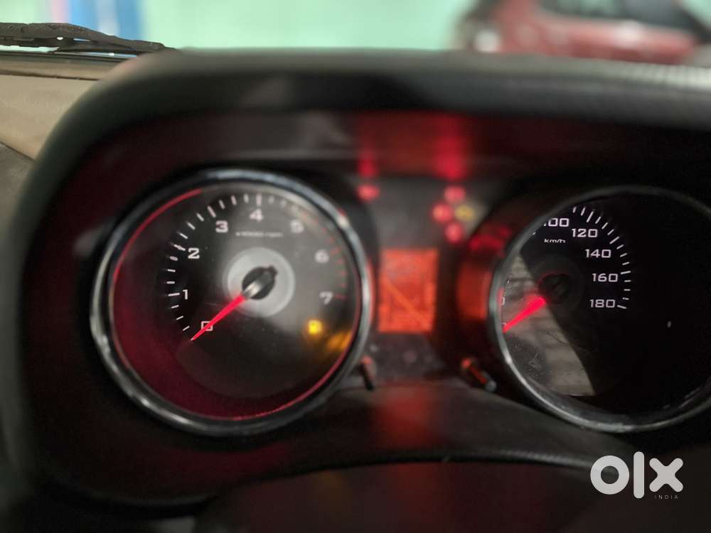 Mahindra Tuv 300 T8, 2016, Diesel