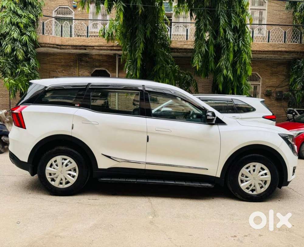 Mahindra Xuv700 2.0 Mx Petrol Mt 5 Str, 2023, Petrol